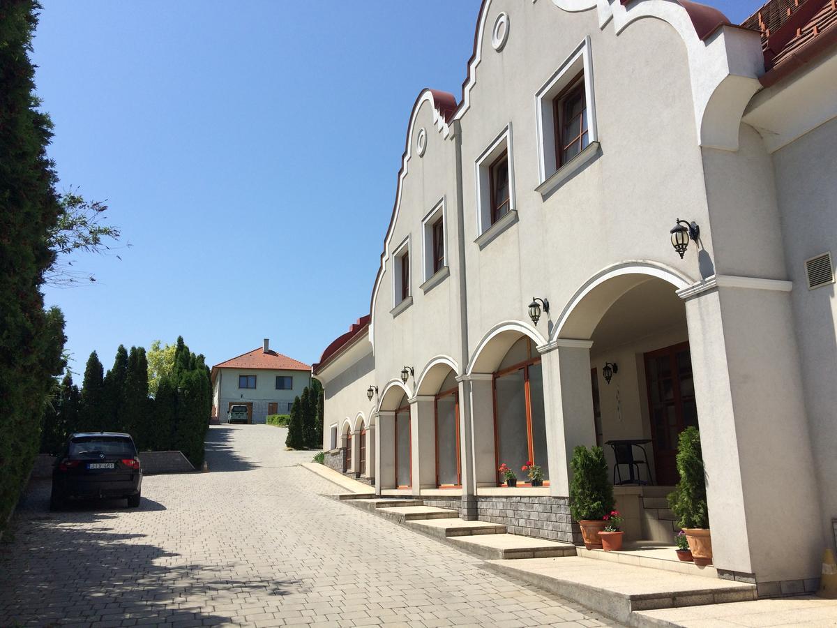 Natural Panzió Győr Exterior foto